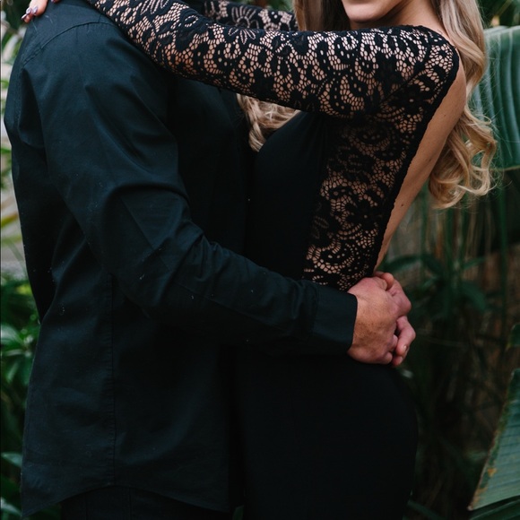 Black spandex gown with low back and lace sleeves - Picture 6 of 7